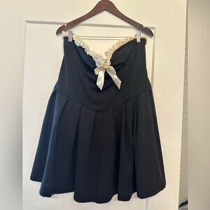 Elegant Black Skirt with Lace Detail